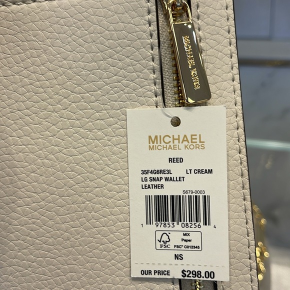 Michael Kors Reed Large Bifold Pebbled Leather Snap Wallet Card Case 
Lt Cream - Picture 9 of 16